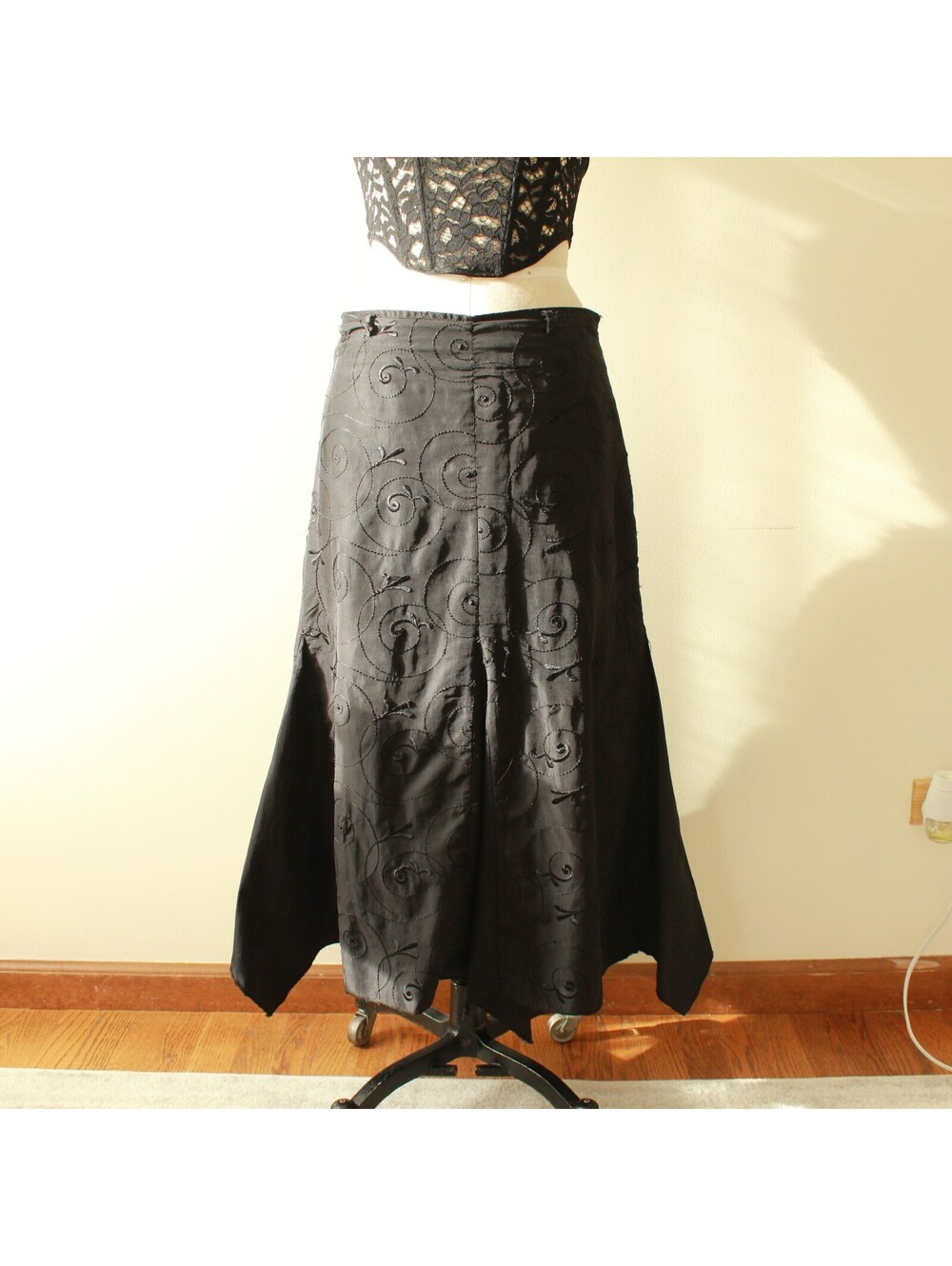 Vintage Dolce Simona Black Embroidered Asymmetrical Midi Skirt – Size 38